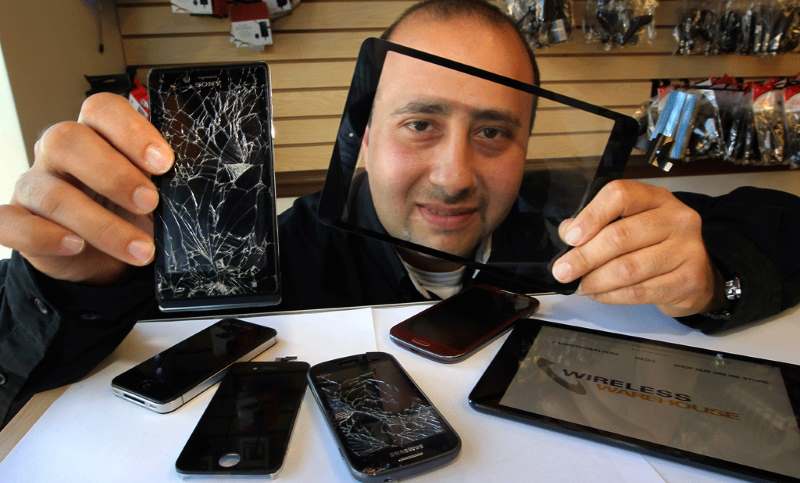 smart phone screen repairman