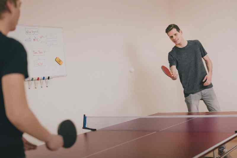 playing tennis table