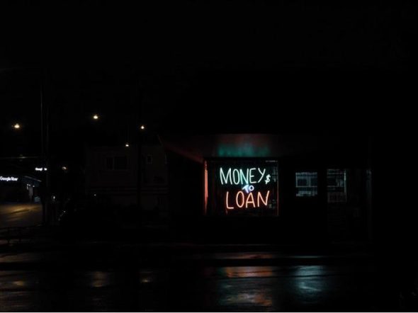 money to loan neon sign in the night