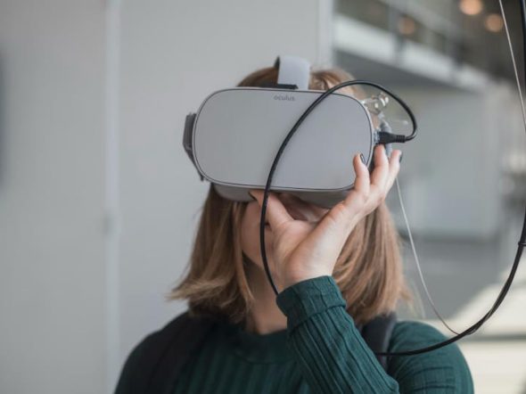 woman wearing vrtual reality headset